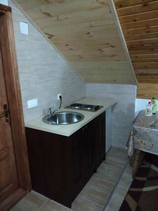 Гостевой дом Olja Guest House Жабляк Двухместный номер с 1 кроватью и общей ванной комнатой-1