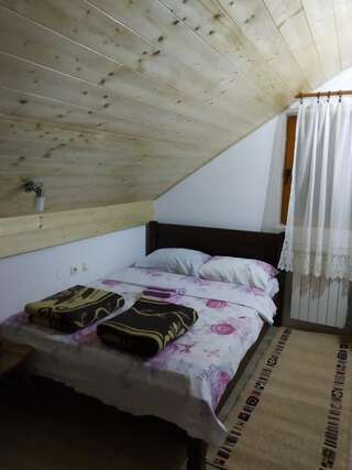 Гостевой дом Olja Guest House Жабляк Двухместный номер с 1 кроватью и общей ванной комнатой-8